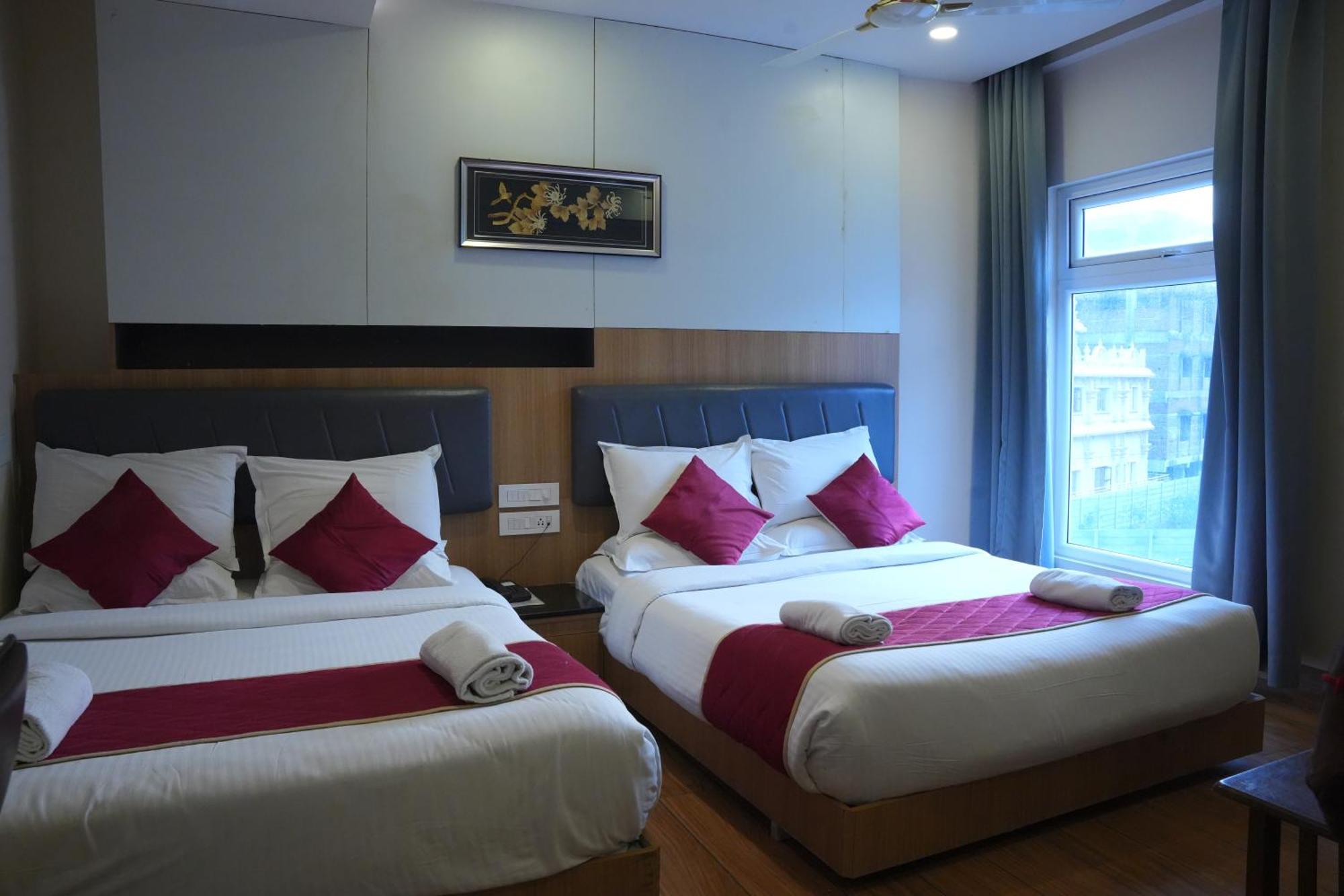 Kvp Golden Inn Tirupati Esterno foto
