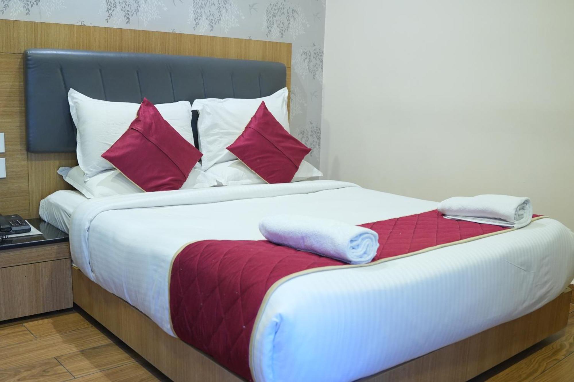 Kvp Golden Inn Tirupati Esterno foto