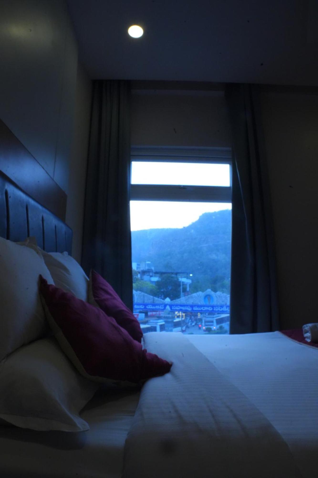 Kvp Golden Inn Tirupati Esterno foto