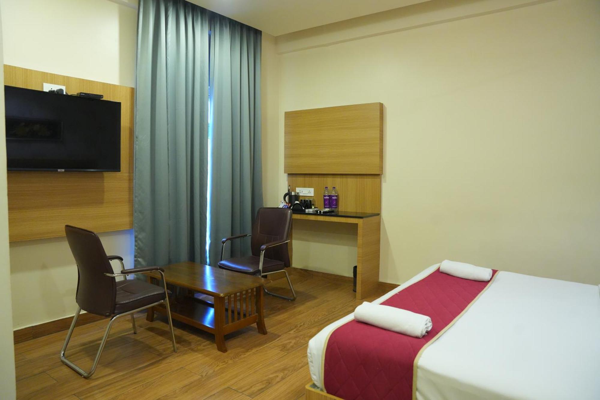 Kvp Golden Inn Tirupati Esterno foto
