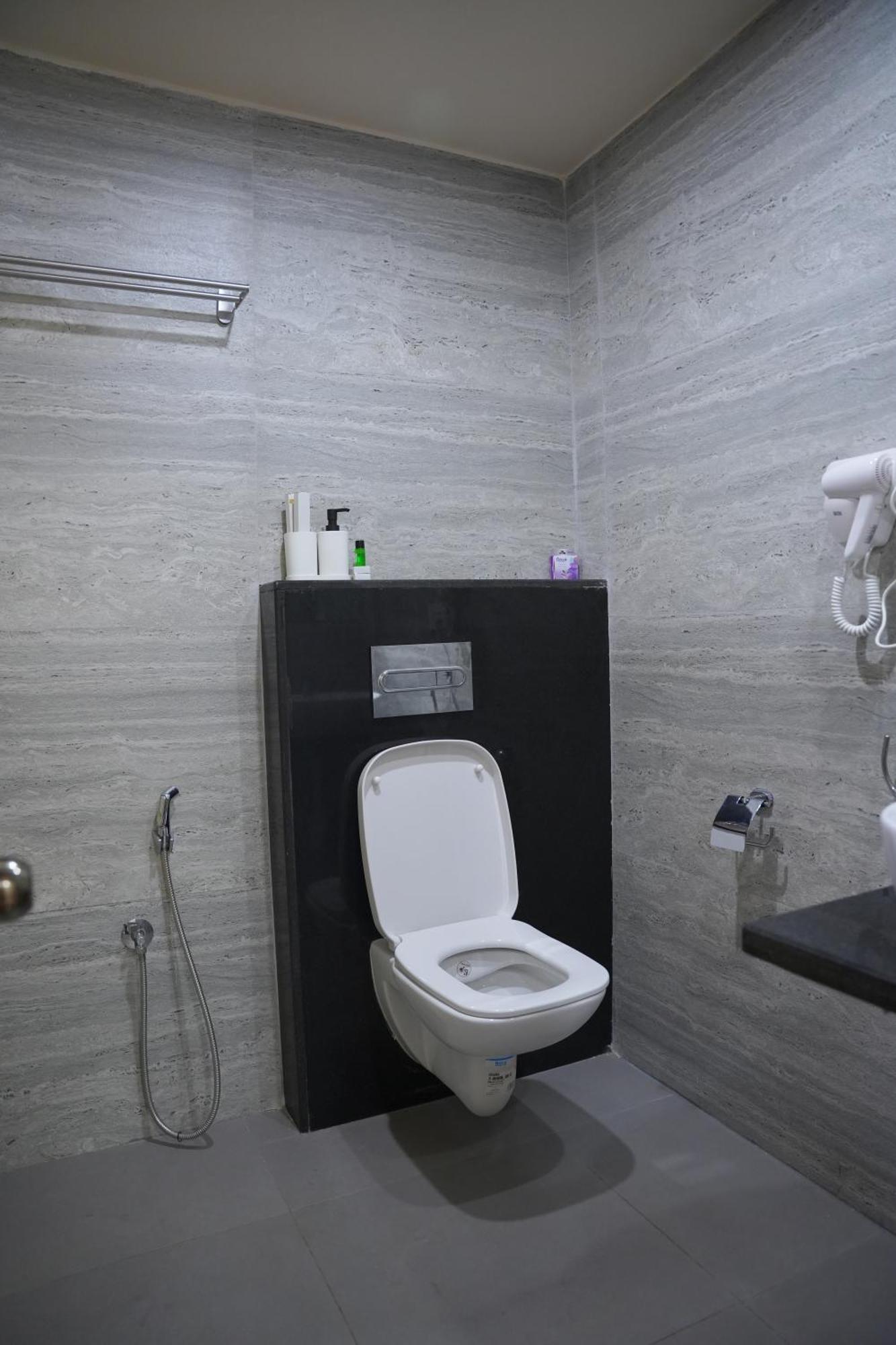 Kvp Golden Inn Tirupati Esterno foto